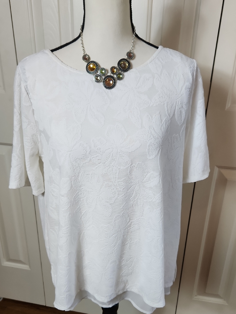 Dana Buchman White Textured Short-Sleeve Tee